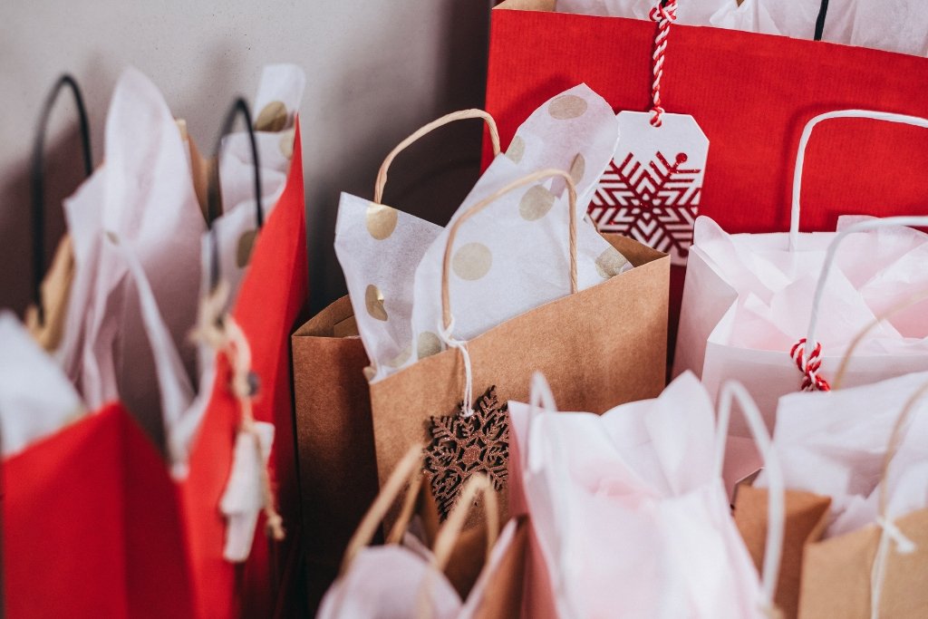 festive-gift-bags