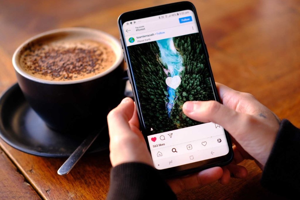 tailoring social media content