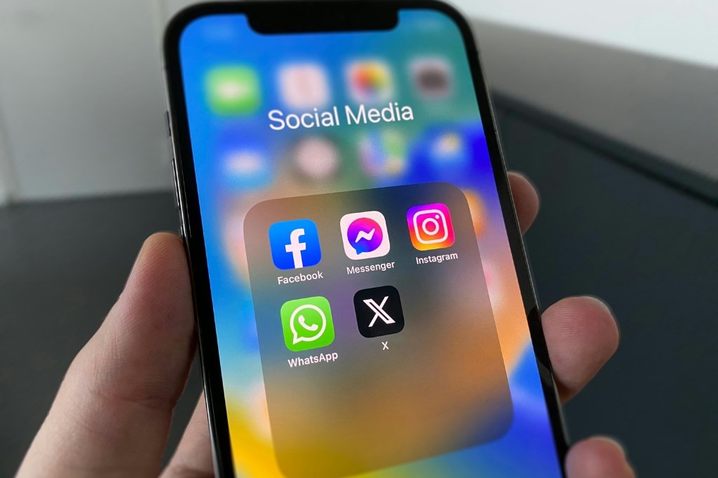 tailoring social media content