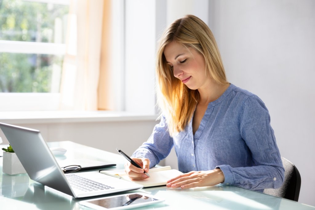tailoring social media content
